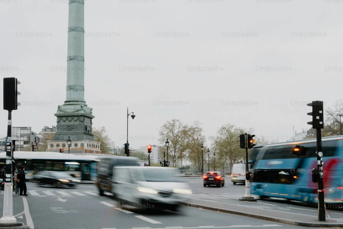 Moto taxi au cœur de Paris Place de la Concorde avec Destinations Gold