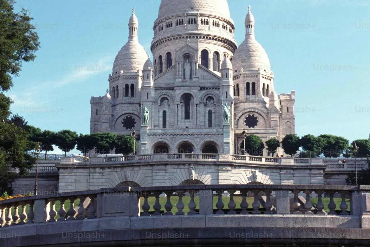 Excursion moto taxi premium au Sacré-Cœur de Montmartre à Paris - Destinations Gold